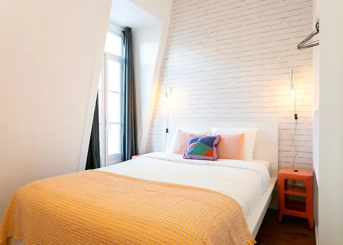 Lisbon Beautiful Small Penthouse With Air Conditioner!